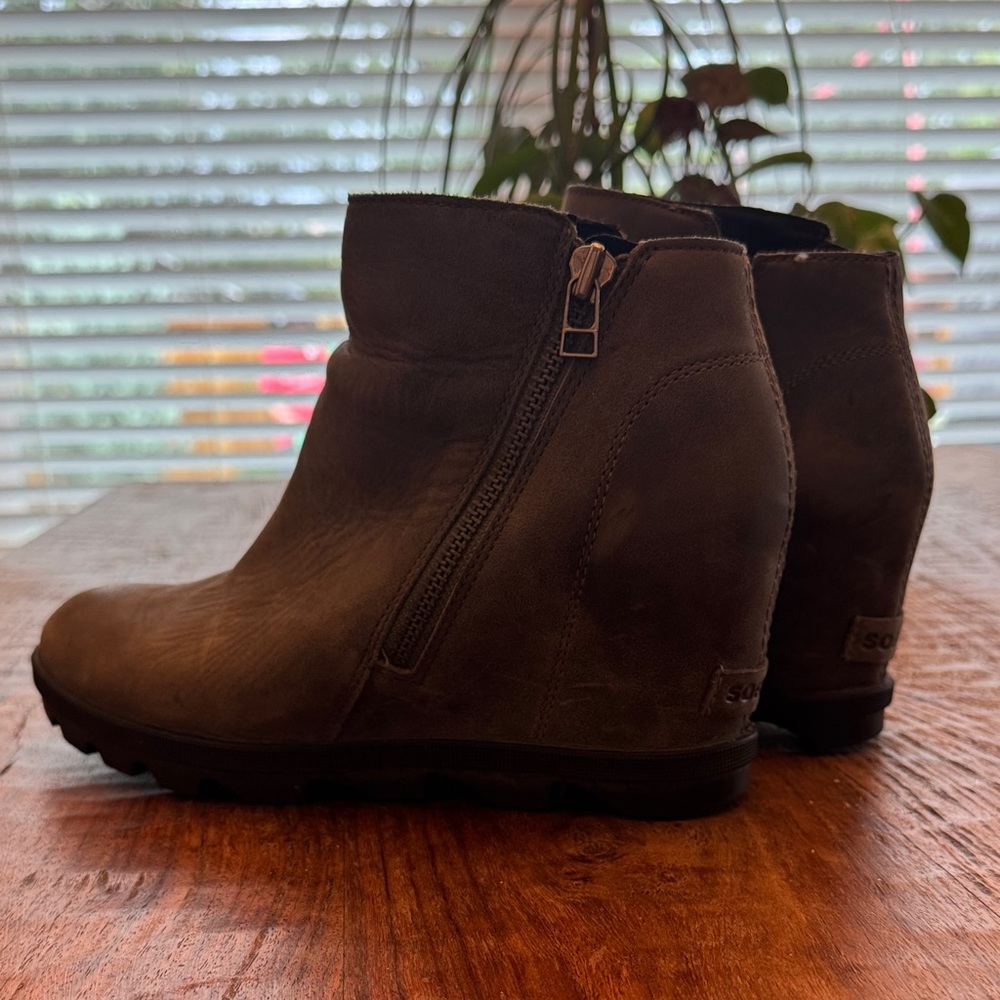 Sorel Dark Gray Ankle Booties